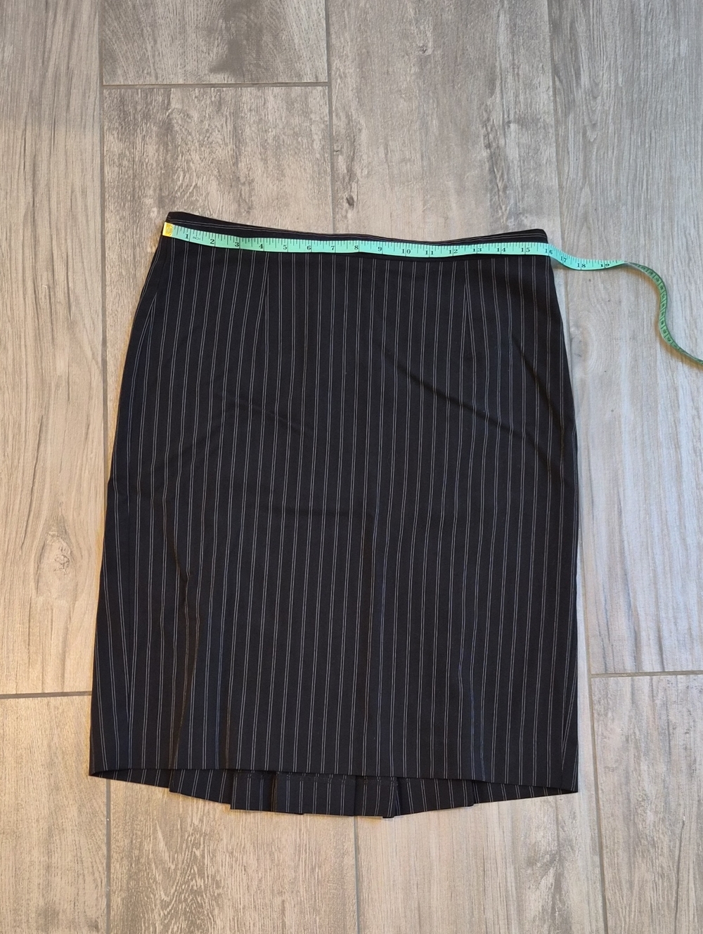 VS Moda Y2K Vintage Black Pinstripe Pencil Skirt With Back Pleating